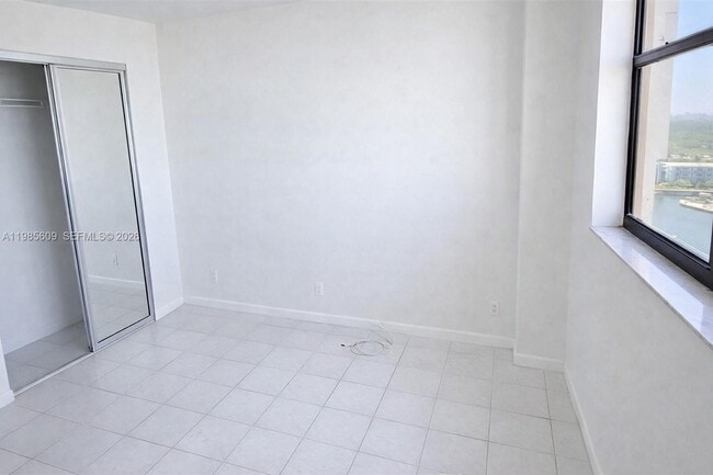 Building Photo - 290 174th St St