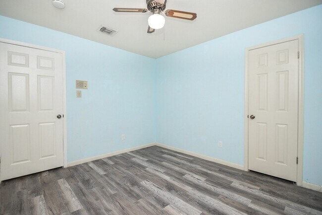 Building Photo - 11915 N Hanworth Dr