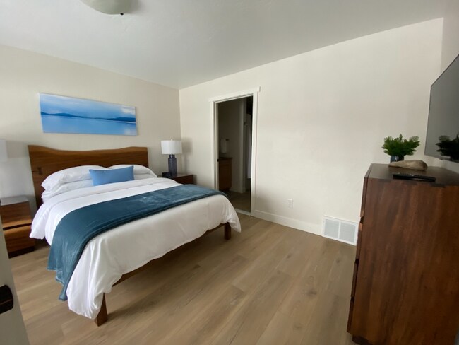 Building Photo - 2048 Marina Ct