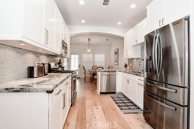 Building Photo - 44 Anjou