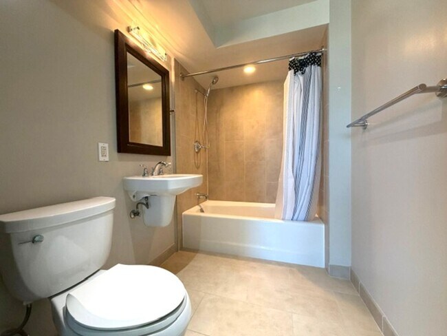 Building Photo - 2 Bedroom, 2 Bathroom, 2 Parking (Allure Waikiki)