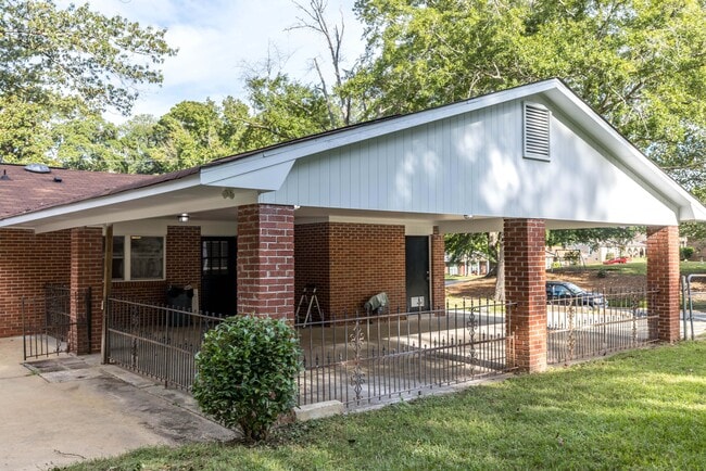 Building Photo - 6516 Bradford Dr
