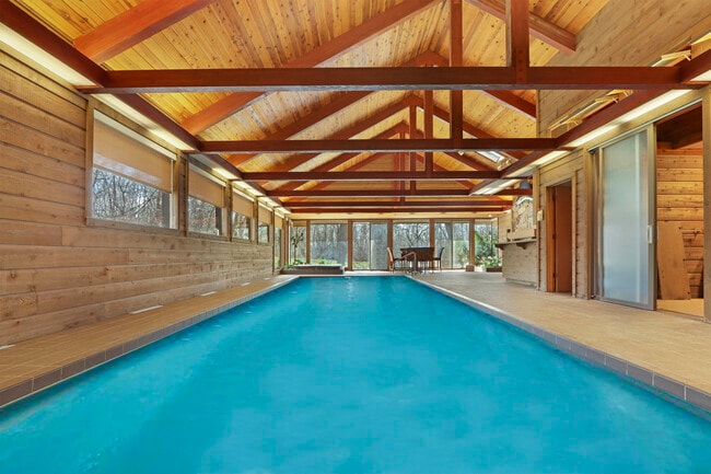 Building Photo - 6147 Taylor Ave