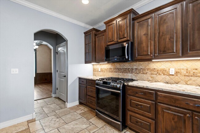 Building Photo - 2702 Waterford Ct