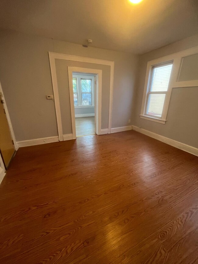 Building Photo - 21 Underwood St