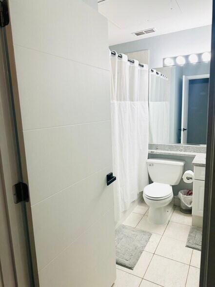 Building Photo - 212 W Washington St