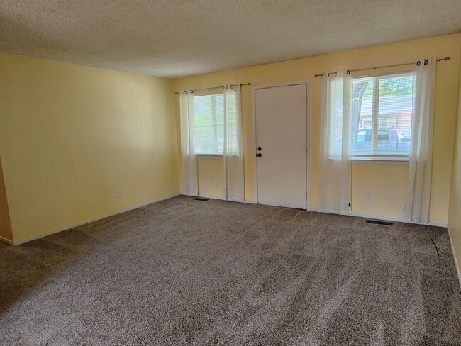 Building Photo - 1319 Langley Dr
