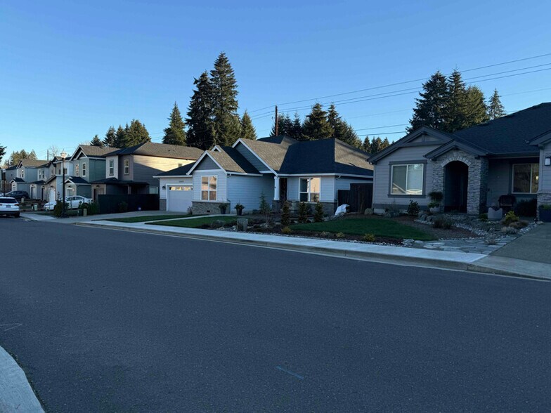 Building Photo - 5911 NE 121st Way