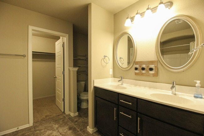 Building Photo - Custom Built 4 Bedroom In Southern Reserve...