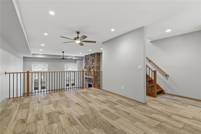 Building Photo - 709 Clyde St