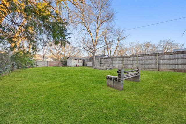 Building Photo - 806 Buckalew St