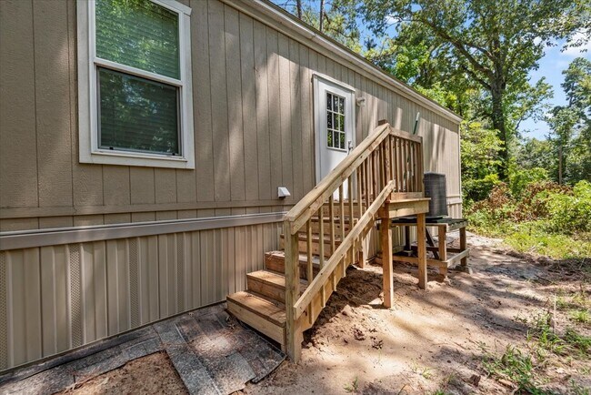 Building Photo - 211 Woodstock