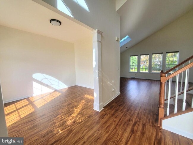 Building Photo - 5 Bandcroft Dr
