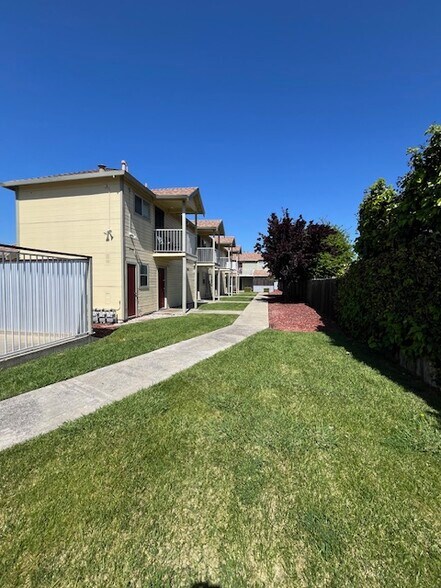 Grounds - 7224 Fresno St