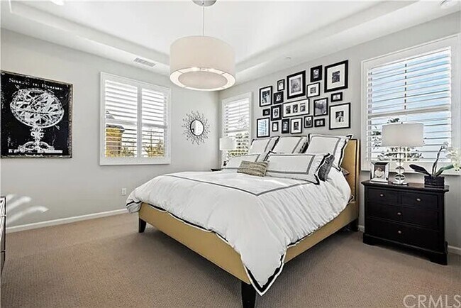 Building Photo - Beautiful 3 Bedroom, 3 Bathroom Home in Portola Springs