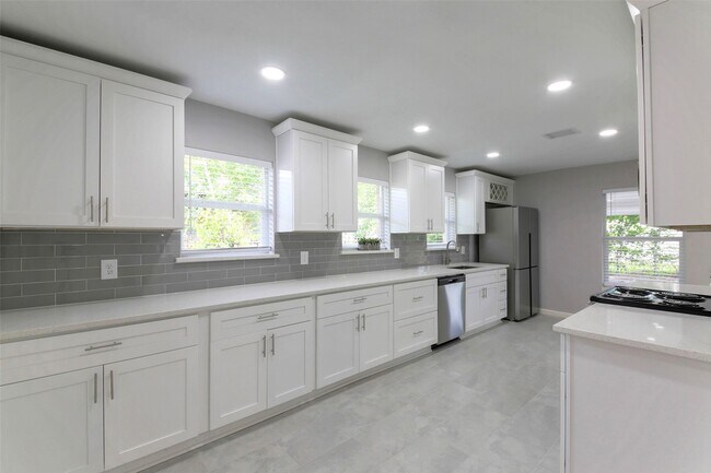 Building Photo - 3605 Barberry Dr