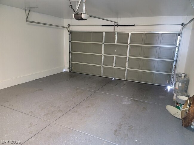 Building Photo - 6140 Pine Villa Ave