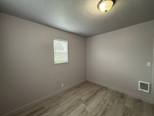 Building Photo - Freshly Updated Thurston Home!