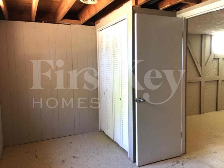 Building Photo - 2560 Pheasant Dr