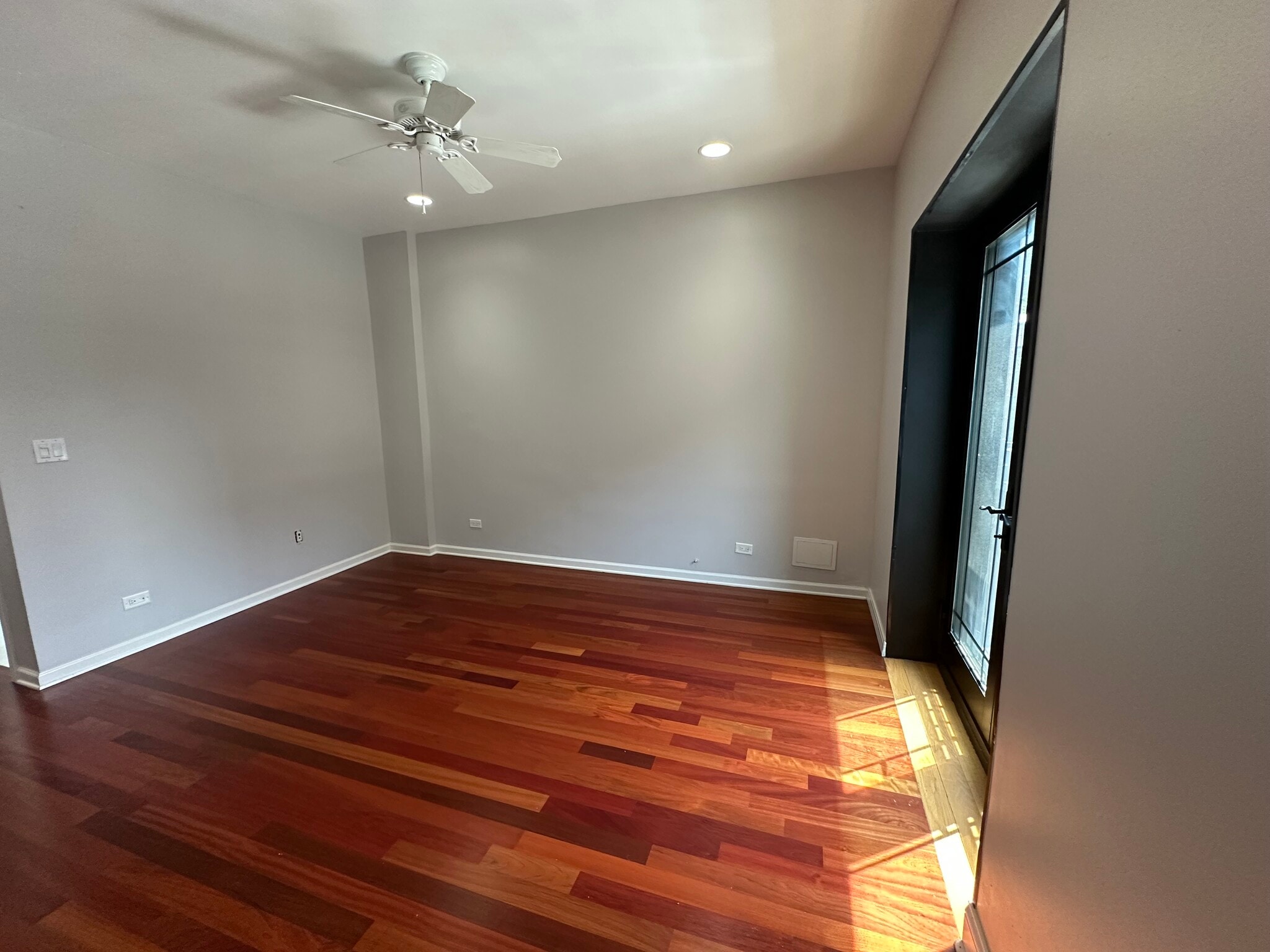 Living room - 2216 W Belmont Ave
