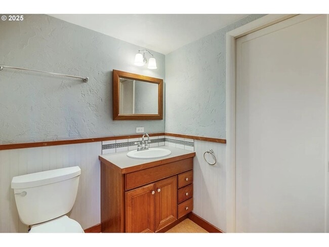 Building Photo - Gorgeous College Hill 4 BD, 3BA in desirab...