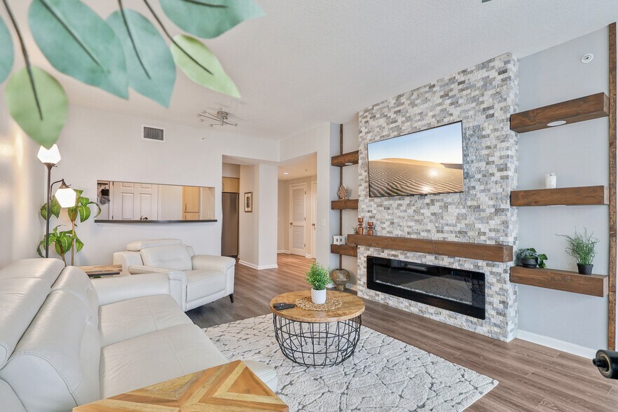 Building Photo - 322 E Central Blvd