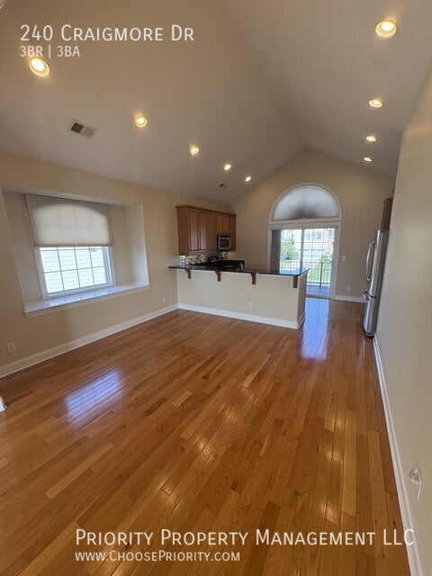 Building Photo - 240 Craigmore Dr