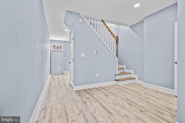 Building Photo - 818 N Rose St