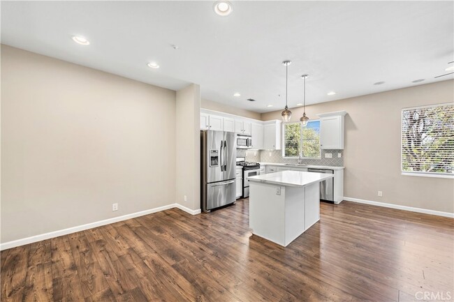 Building Photo - 158 N Brea Blvd