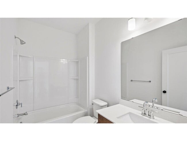 Building Photo - 2133 Westpointe Dr