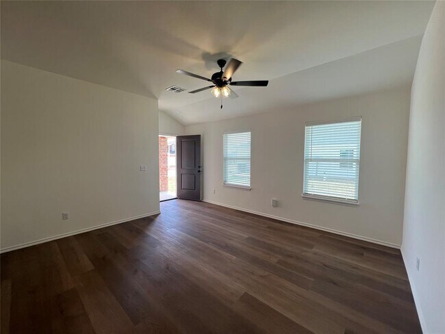 Building Photo - 302 Aaran Way