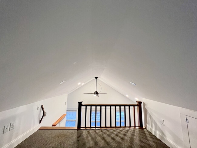 Loften bedroom - 21 Washington St