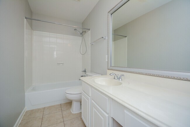 Building Photo - 16102 Limestone Lake Dr