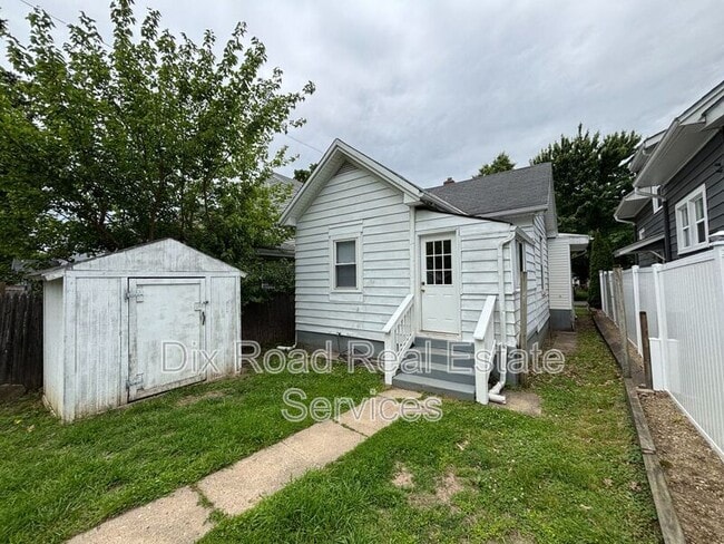Building Photo - 917 Prytania Ave