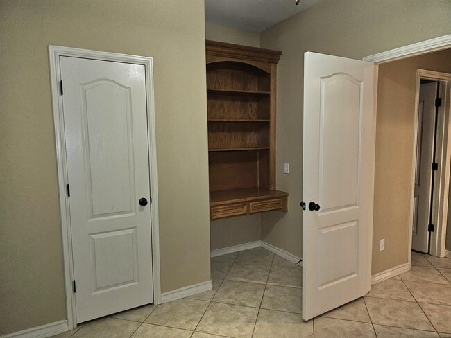 Building Photo - 6214 Manresa Dr