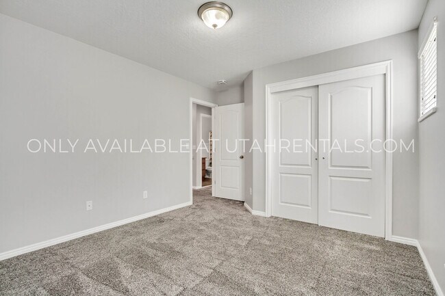 Building Photo - 928 Chelsea Ln