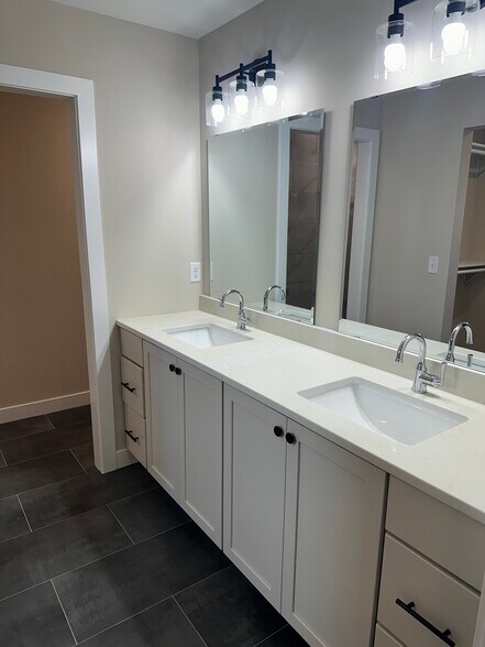 Building Photo - 1504 Lower Trentwood Cir NE