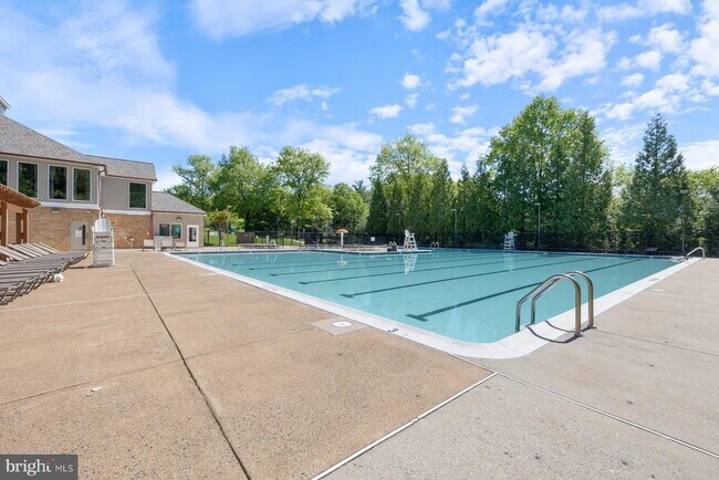 Building Photo - 6551 Grange Ln