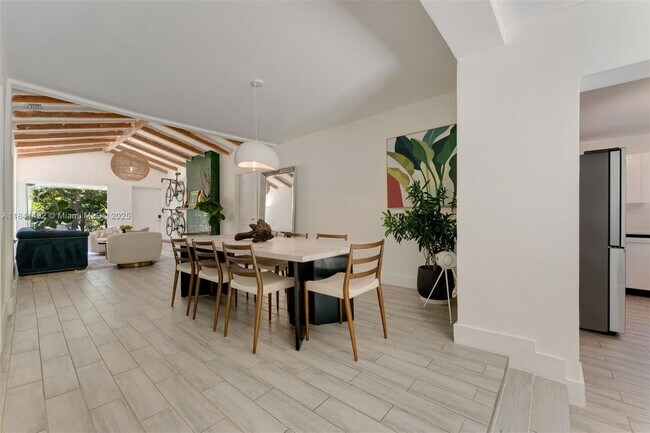 Building Photo - 1355 Biarritz Dr