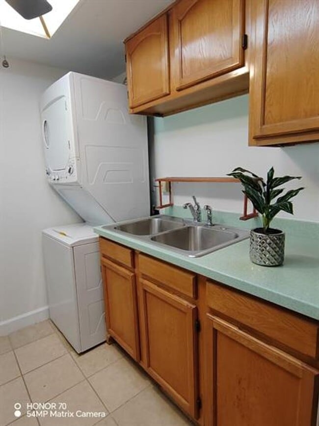 Building Photo - Welcome to Tampa Racquet Club – Where Comfort Meets Convenience!