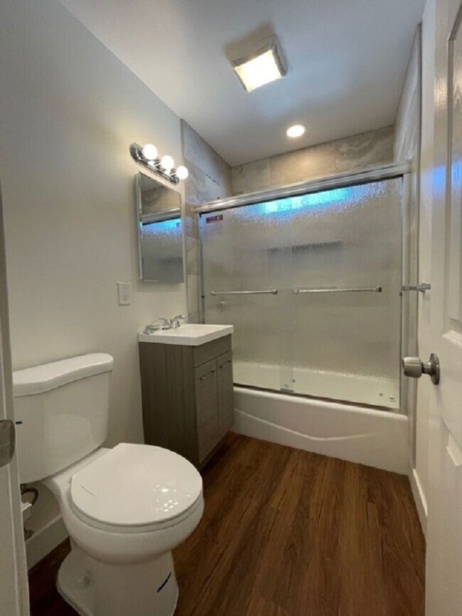 Building Photo - Lovely 1 story, fully remodeled house