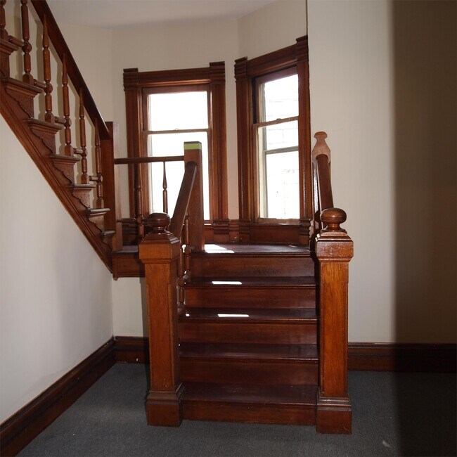 Building Photo - 49 S Howell St