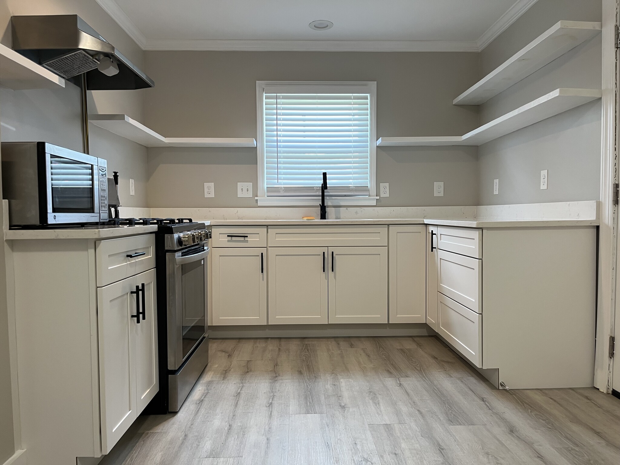 Building Photo - 2730 Eastway Dr