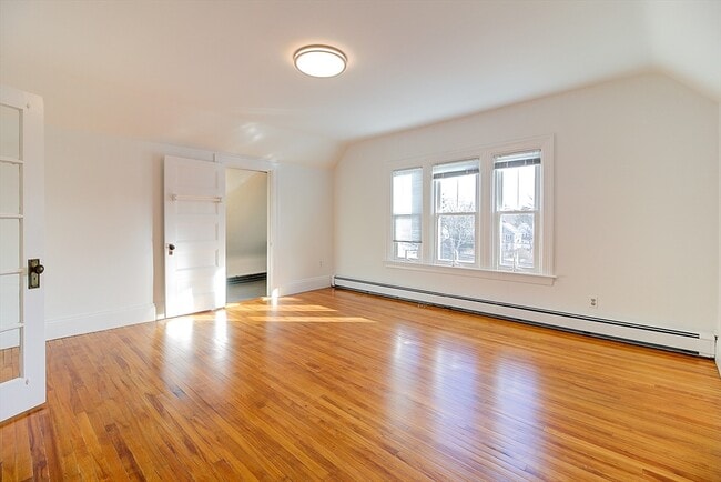 Building Photo - 430 N Main St