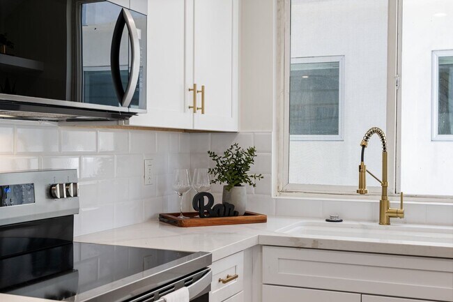 Building Photo - 212 Orange St