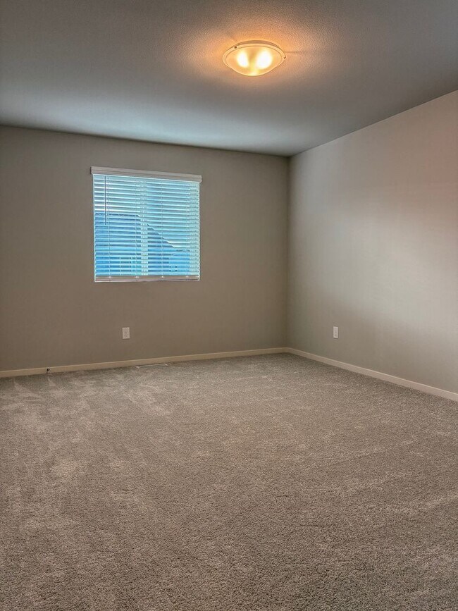 Building Photo - New Townhome 3 Bedroom Available now in Smith Creek Neighborhood