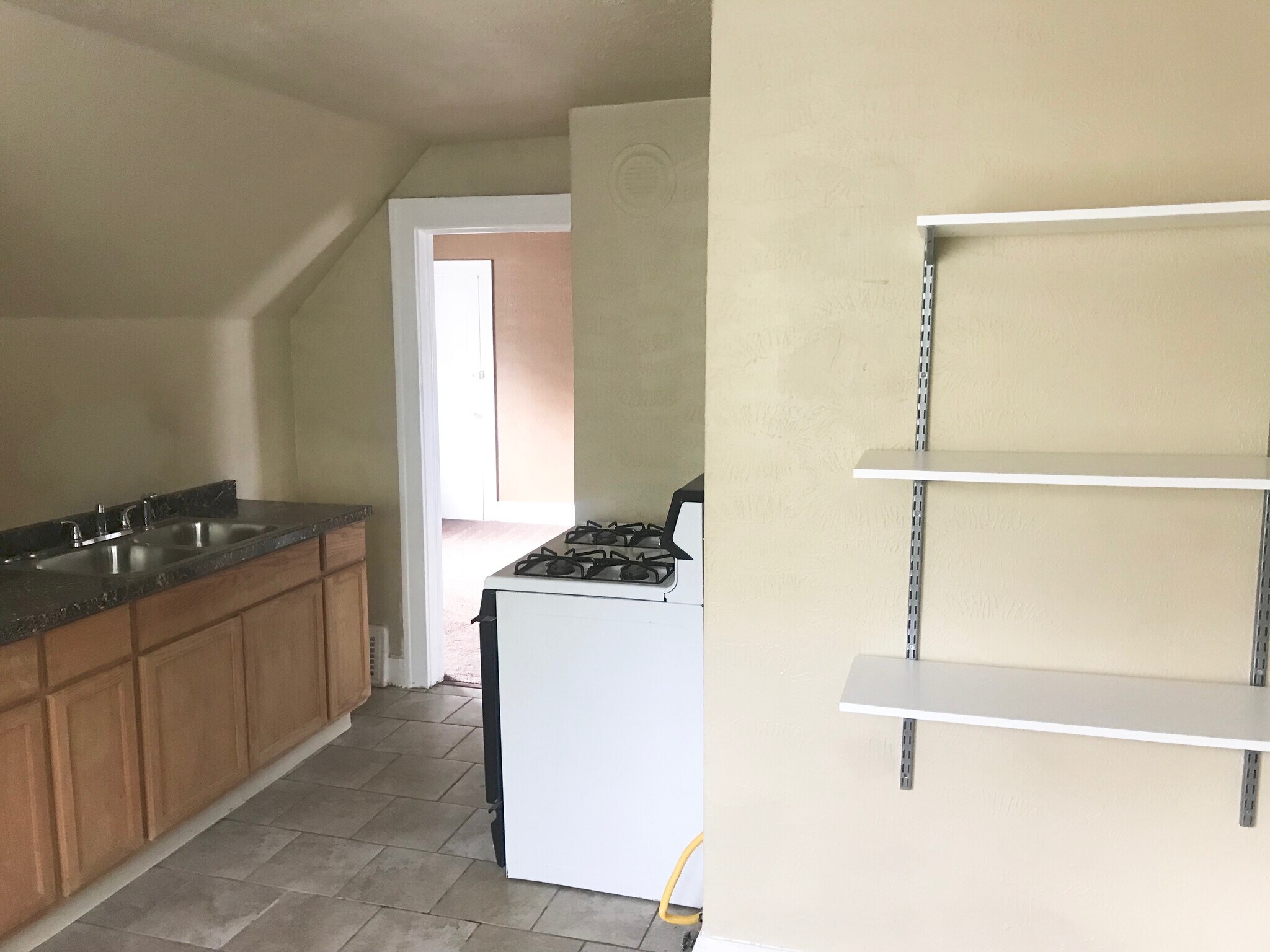 Building Photo - 1665 Cliffview Rd