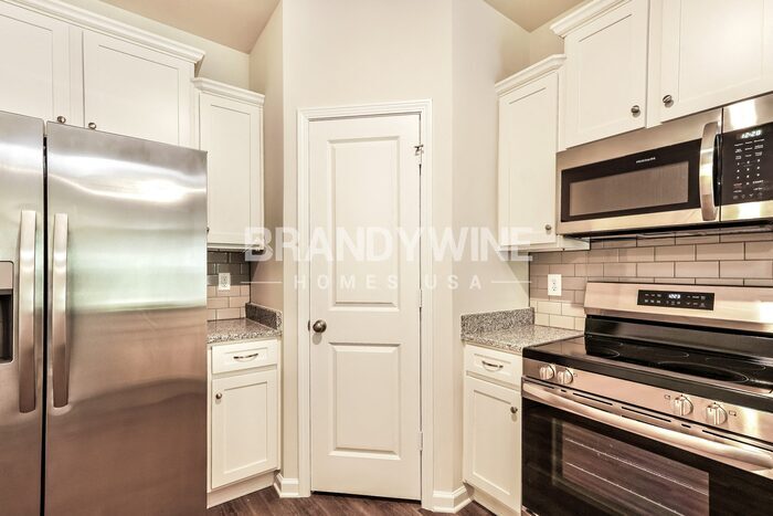 Building Photo - 640 Patmore Dr