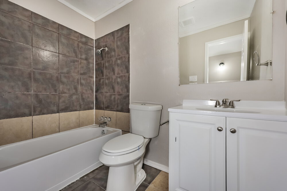 Building Photo - 114 S Young Blvd