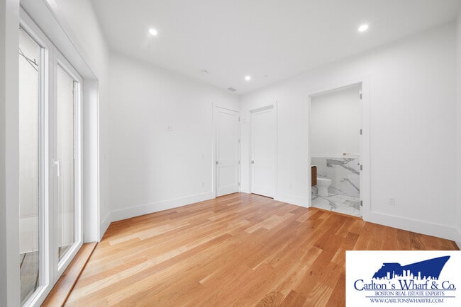 Building Photo - 218 Old Colony Ave